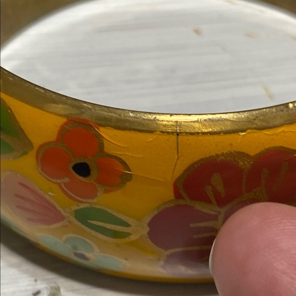 Yellow & brass painted enamel floral bangle bracelet - Picture 8 of 11